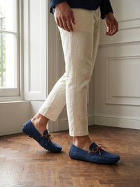 Thumbnail for Ascot azul - modelo caminando.jpg