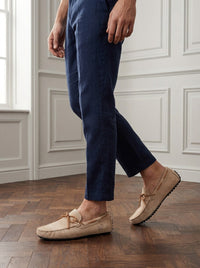 Thumbnail for Ascot kaki - modelo caminando.jpg
