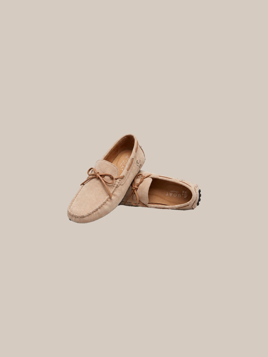 2 khaki par elegante - IA.jpg