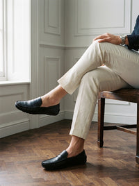 Thumbnail for Grosvenor negro - modelo sentado.jpg