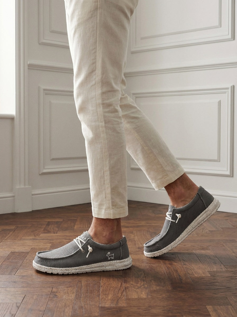 Henley gris - modelo caminando.jpg