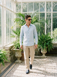 Thumbnail for Camisa Notting Hill Linen - celeste caminando