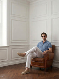 Thumbnail for Richmond azul - Modelo J sentado.jpg