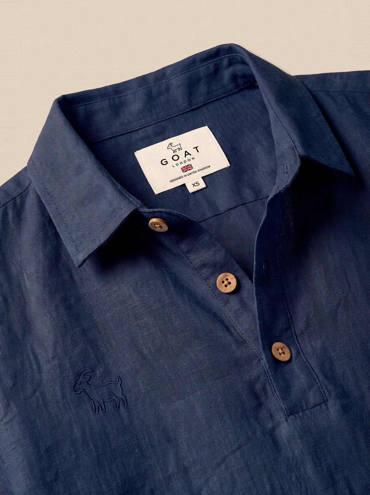 Remera Sundrige de lino - azul detalle IA