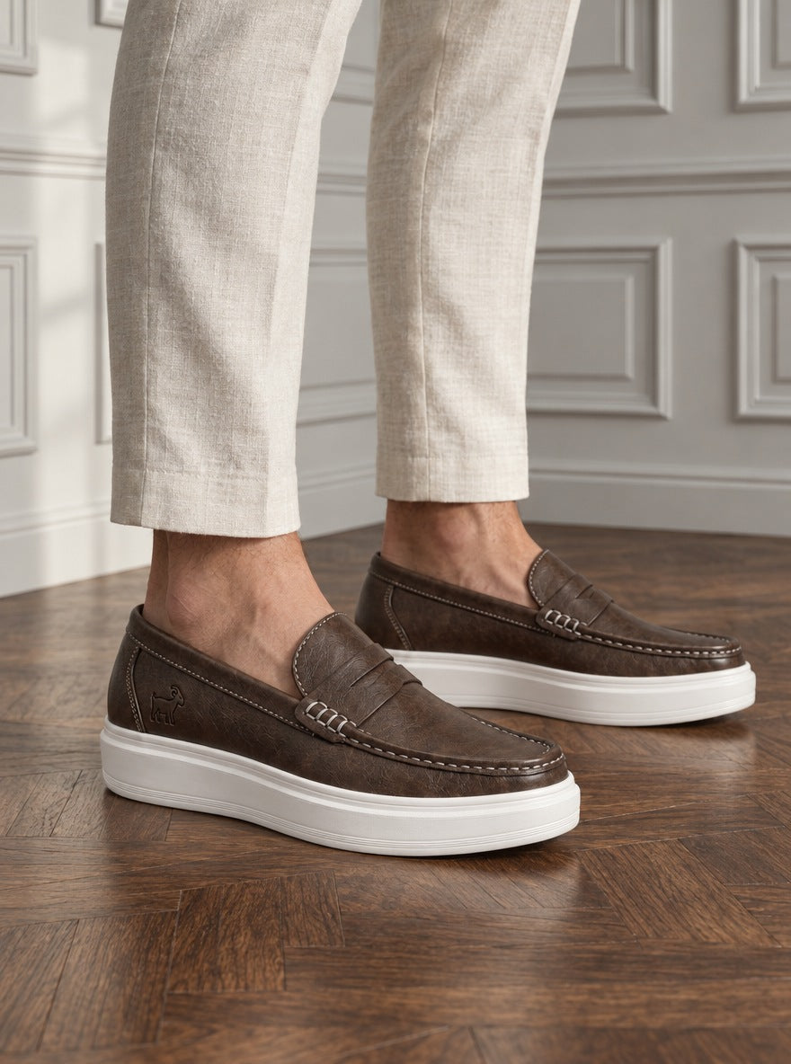 Mocasín Holland Park Platform Penny — Holland Park marron oscuro - modelo detalle GPT.jpg