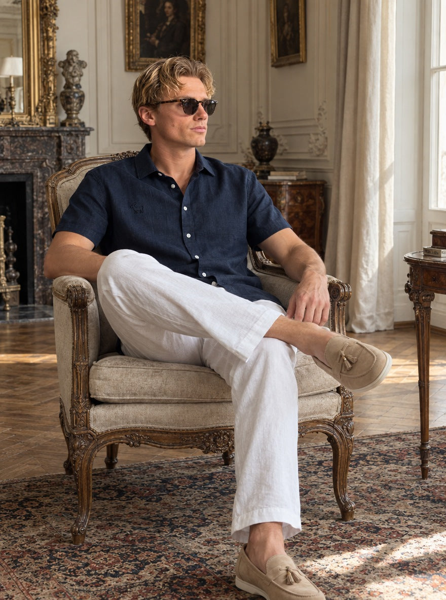 Camisa 100% Lino (Black Line) — Black Line azul - Modelo E sentado.jpg