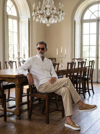 Thumbnail for Camisa de Lino Camberwell — Camberwell blanca - Modelo S sentado.jpg