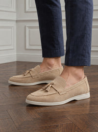 Thumbnail for Mocasín Belsize Suede Tassel — Belsize kaki - modelo detalle GPT.jpg