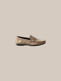Thumbnail for Mocasín Eton Suede Penny — 8 khaki perfil elegante - IA.jpg
