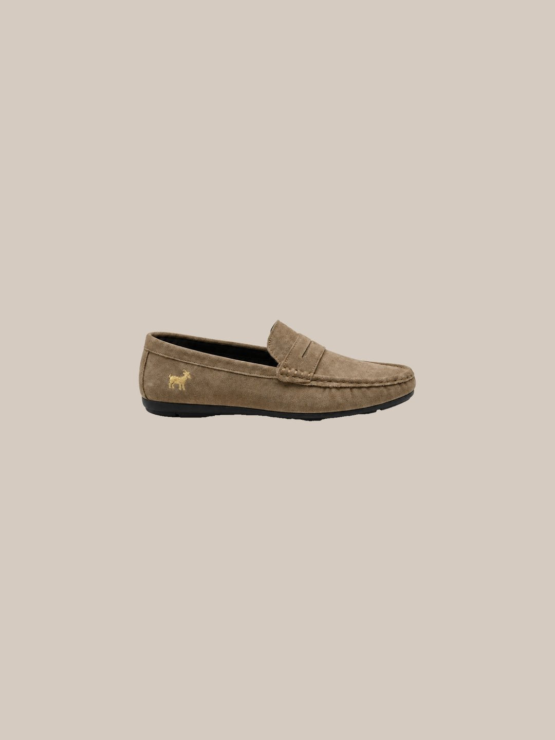 Mocasín Eton Suede Penny — 8 khaki perfil - IA.jpg