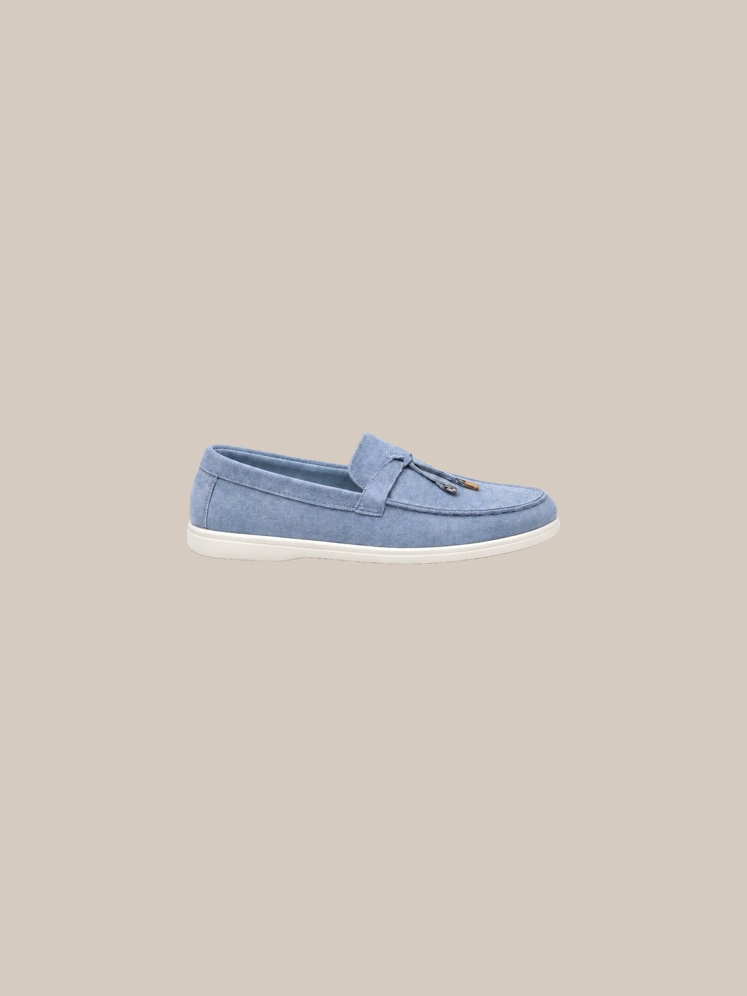 Mocasín Belsize Suede Tassel — 11 light blue perfil - IA.jpg