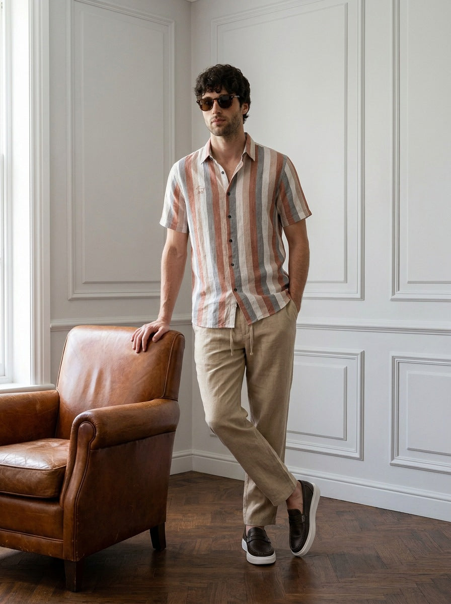 Camisa Marylebone 100% Lino — Marylebone marron - Modelo G apoyado sillon.jpg