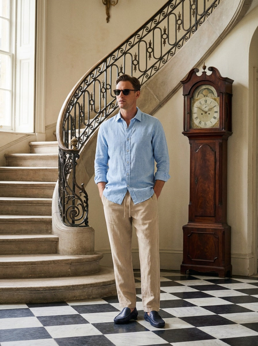 Camisa Beckenham de lino — Beckenham celeste - Modelo P de pie.jpg