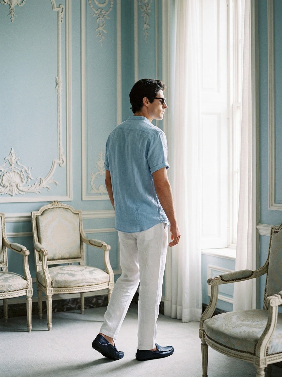 Camisa de lino Manga corta Azul Marino — Manga corta Azul Marino celeste - Modelo V espalda.jpg